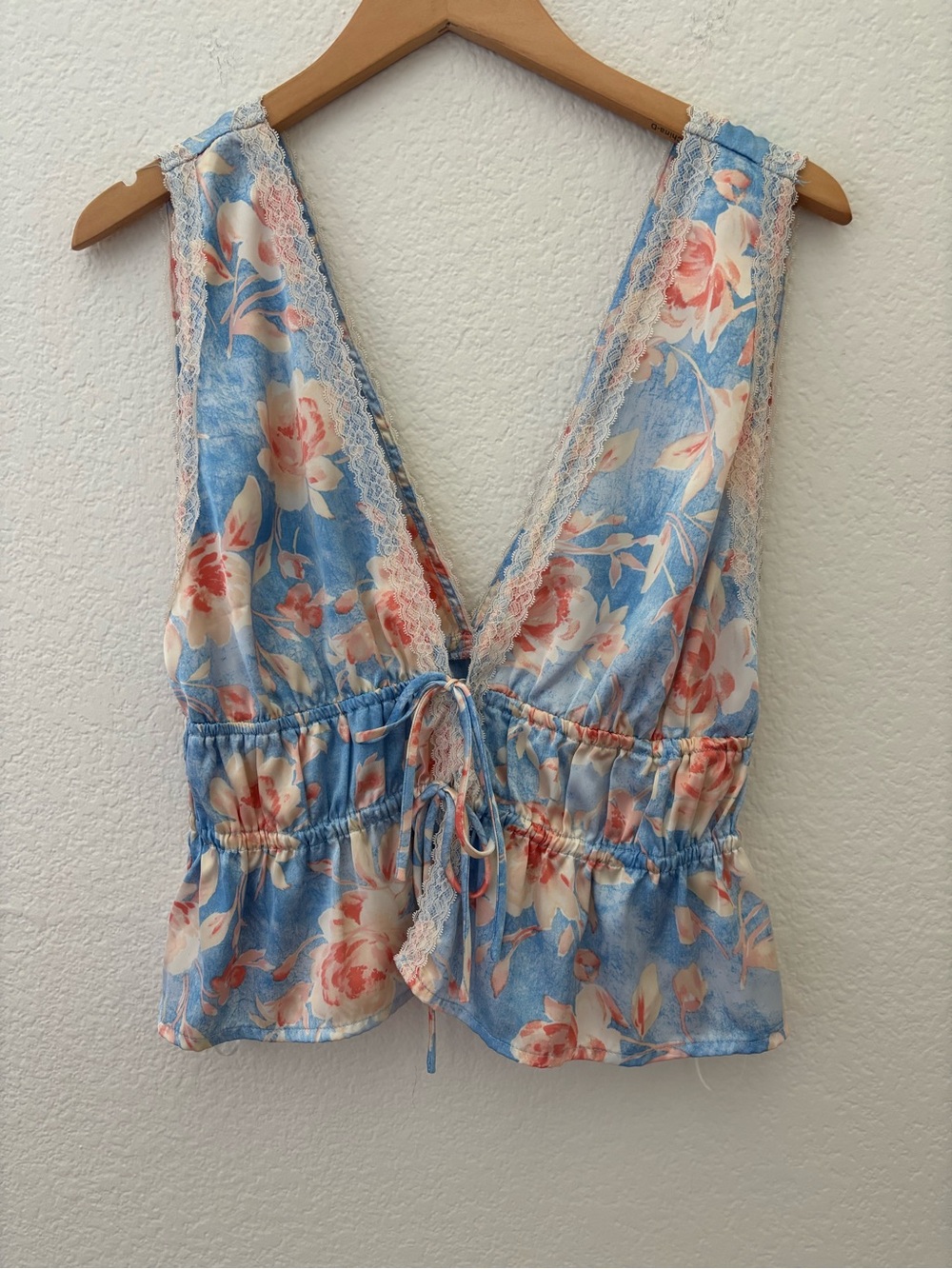 Wayf Beatrix blue floral lace trim satin top size Large